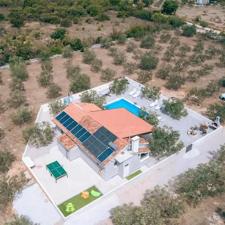 Awesome In With Outdoor Swimming Pool