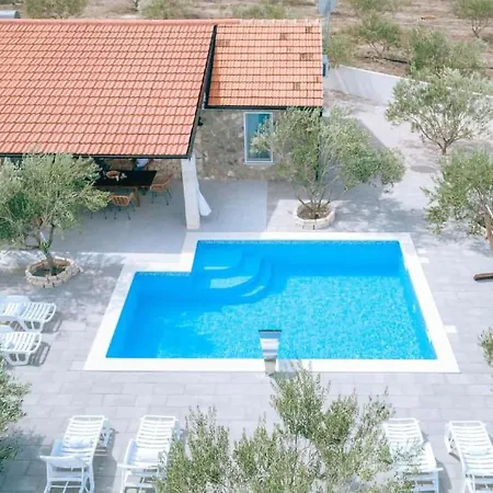 Awesome In With Outdoor Swimming Pool